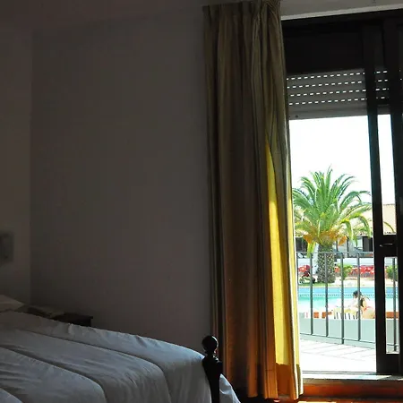 Do Cais Hotel 2*